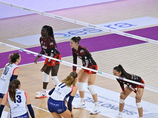 Scandicci-Uyba 3-1: alcune fasi del match (foto Lega Volley Femminile serie A) Scandicci-Uyba 3-1: alcune fasi del match (foto Lega Volley Femminile serie A)