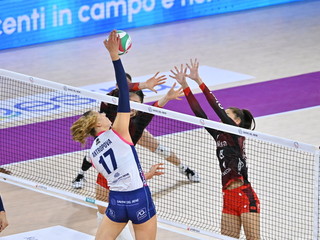 Scandicci-Uyba 3-1: alcune fasi del match (foto Lega Volley Femminile serie A) Scandicci-Uyba 3-1: alcune fasi del match (foto Lega Volley Femminile serie A)
