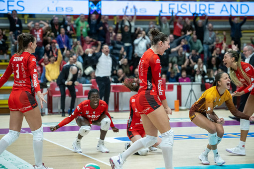 Uyba-Bergamo 3-2. La festa delle farfalle (foto Lega Pallavolo Serie A Femminile) Uyba-Bergamo 3-2. La festa delle farfalle (foto Lega Pallavolo Serie A Femminile)