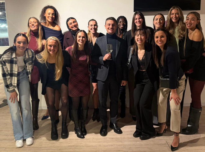 Festa di Natale e brindisi natalizio per le farfalle di Busto a Casa Uyba, giovedì sera (foto da Facebook del direttore generale Mattia Moro) Festa di Natale e brindisi natalizio per le farfalle di Busto a Casa Uyba, giovedì sera (foto da Facebook del direttore generale Mattia Moro)