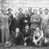 Oratoriani con il coadiutore don Rinaldo Ponti, c. 1938. Oratoriani con il coadiutore don Rinaldo Ponti, c. 1938.