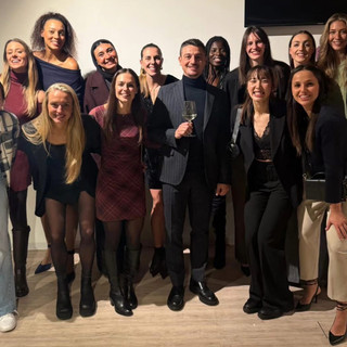 Festa di Natale e brindisi natalizio per le farfalle di Busto a Casa Uyba, giovedì sera (foto da Facebook del direttore generale Mattia Moro)