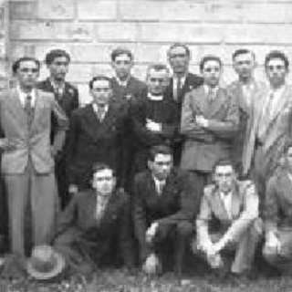 Oratoriani con il coadiutore don Rinaldo Ponti, c. 1938.