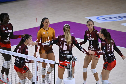 Scandicci-Uyba 3-1: alcune fasi del match (foto Lega Volley Femminile serie A)