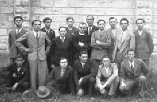 Oratoriani con il coadiutore don Rinaldo Ponti, c. 1938.