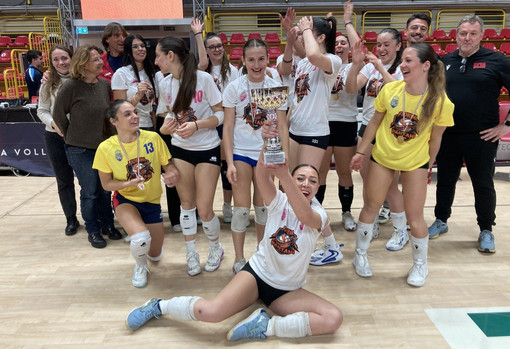 La festa del liceo Pantani per la vittoria nella prima Experience Volley School Cup La festa del liceo Pantani per la vittoria nella prima Experience Volley School Cup