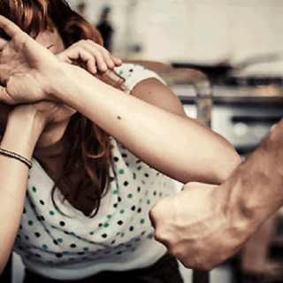 Le forze dell'ordine a scuola per aiutare le donne vittime di violenza