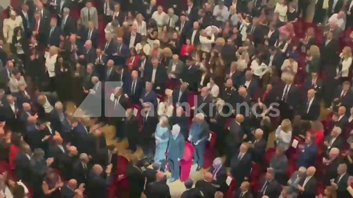 Mattarella alla Scala per i 120 anni della Cgil, il lungo applauso al suo ingresso Mattarella alla Scala per i 120 anni della Cgil, il lungo applauso al suo ingresso