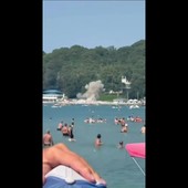 Ucraina, il drone colpisce il resort russo sul Mar Nero: 7 morti Ucraina, il drone colpisce il resort russo sul Mar Nero: 7 morti