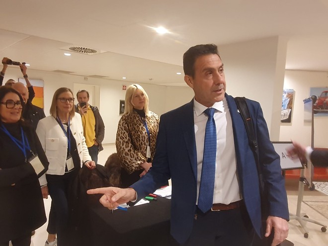 Migranti: Euromedia, remigrazione? Idee Vannacci condivise da 36,8% italiani Migranti: Euromedia, remigrazione? Idee Vannacci condivise da 36,8% italiani
