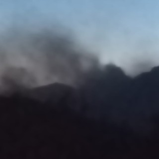 LA LETTERA. Quel fumo oltre gli alberi e l'angoscia. Ma anche gratitudine per chi si sta battendo contro gli incendi nel Vco LA LETTERA. Quel fumo oltre gli alberi e l'angoscia. Ma anche gratitudine per chi si sta battendo contro gli incendi nel Vco