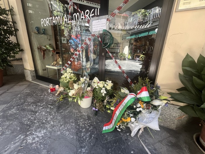 DELITTO DI VIA MILANO. Davide, i suoi sogni strappati nel cuore di Busto. L'omaggio silenzioso in un sabato dove tutto suona ancora così irreale