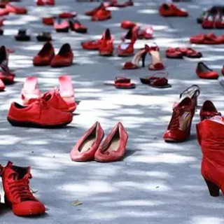 No alla violenza sulle donne: le avvocatesse del foro di Busto portano l’Angolo Rosso nei luoghi della comunità No alla violenza sulle donne: le avvocatesse del foro di Busto portano l’Angolo Rosso nei luoghi della comunità