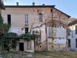 L'immobile che sorge tra via Solferino e via Montebello