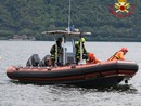 FOTO. Motoscafo abbordato e barca in fiamme: spettacolare esercitazioni sulle acque del lago Maggiore