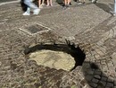 Olgiate. Voragine nell’asfalto a causa della rottura di un tubo dell’acqua