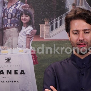 Venezia 83, Paolo Strippoli: "Il controllo sui figli? Pericoloso quando nasce da aspettative e ambizioni" Venezia 83, Paolo Strippoli: "Il controllo sui figli? Pericoloso quando nasce da aspettative e ambizioni"
