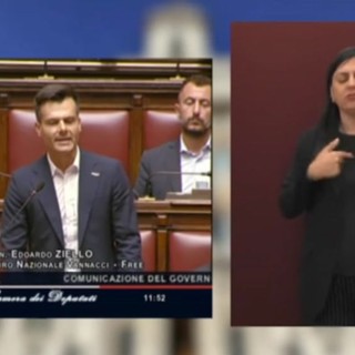 Il vannacciano Ziello alla Camera con un cappio: "Con Safe lo mettete al collo dell'Italia"