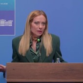 Nato, Meloni: "Non togliamo soldi agli ospedali per rafforzare difesa"