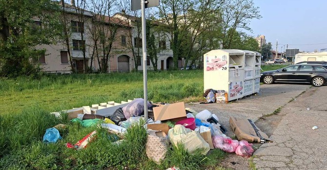 Viale Sardegna, gli incivili sempre più scatenati