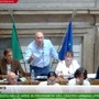 Bandecchi e la frase sessista in Consiglio comunale: "Appoggio le mani da altre parti quando mi piace una donna" Bandecchi e la frase sessista in Consiglio comunale: "Appoggio le mani da altre parti quando mi piace una donna"