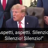 Trump ringhia alla giornalista: "Silenzio! Sei una persona disturbata"