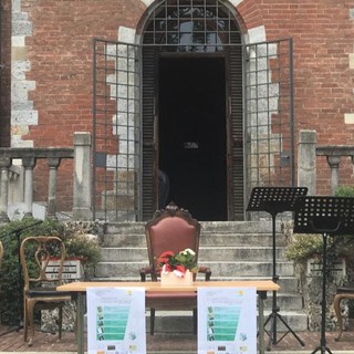 Luglio col libro che ti voglio: Villa Montevecchio sotto le stelle con un mese ricco di letture