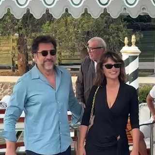 Venezia 83, Penélope Cruz e Javier Bardem sbarcano al Lido: arrivata la coppia più attesa Venezia 83, Penélope Cruz e Javier Bardem sbarcano al Lido: arrivata la coppia più attesa