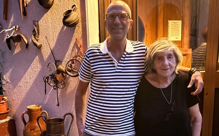 Luca Vergani con la mamma, Armida Raimondi, che oggi festeggia 80 anni