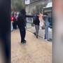 Proteste Marsiglia, uomo incappucciato ustiona volto di una donna con spray lanciafiamme