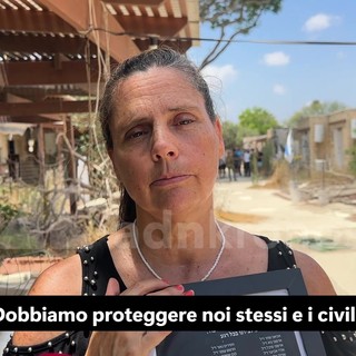 Il 7 ottobre raccontato da una sopravvissuta: "Massacro casa per casa, spero di tornare a vivere qui in pace" Il 7 ottobre raccontato da una sopravvissuta: "Massacro casa per casa, spero di tornare a vivere qui in pace"