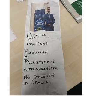 Il volantino comparso sulla sede Adl