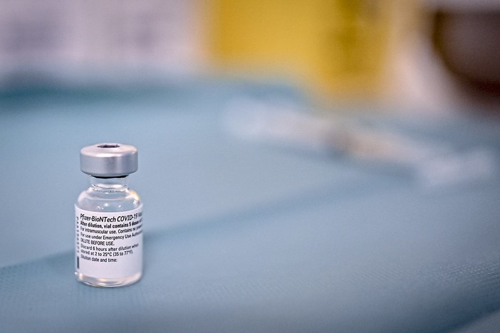 Vaccini, terza dose anche per i ragazzi di 16 e 17 anni: oggi al via le prenotazioni