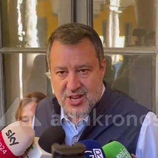 Scontri Milano, Salvini: "Parà pronti con Lince e droni, mi auguro restino per anni" Scontri Milano, Salvini: "Parà pronti con Lince e droni, mi auguro restino per anni"