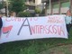 Lo striscione del Comitato al presidio contro il Remigration Summit nella scorsa primavera