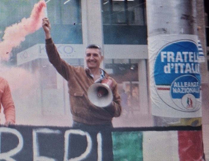 Valmori durante una manifestazione a Busto per i marò