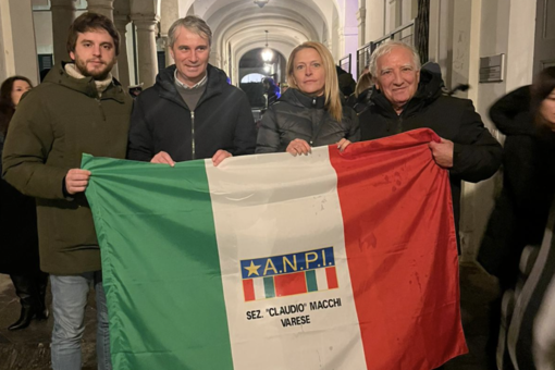 Presidio antifascista a Palazzo Estense, il Pd: «Ottocento persone nonostante il diluvio: un successo per la democrazia»