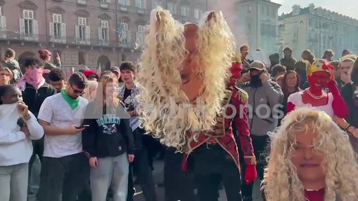 Cortei a Torino, cori contro polizia e Meloni, 'verremo a prenderti Giorgia' Cortei a Torino, cori contro polizia e Meloni, 'verremo a prenderti Giorgia'