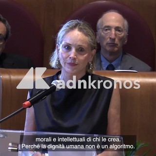 Sharon Stone si commuove all'assemblea sull'Ai a Roma: "Pace e bene" Sharon Stone si commuove all'assemblea sull'Ai a Roma: "Pace e bene"