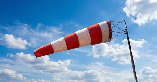 METEO. Sul Varesotto è tornato a soffiare il vento forte: andrà avanti fino a mercoledì