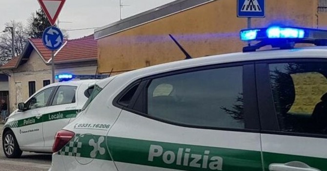 Mamma e bambino investiti in via Pascoli a Olgiate