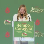 Meloni: "Norma per tetto a studenti stranieri in classe e divieto di burqa e nikab"