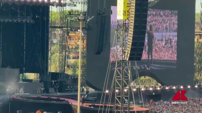Fabrizio Moro apre il concerto da record di Ultimo: "Alla faccia di chi ci vuole male" Fabrizio Moro apre il concerto da record di Ultimo: "Alla faccia di chi ci vuole male"