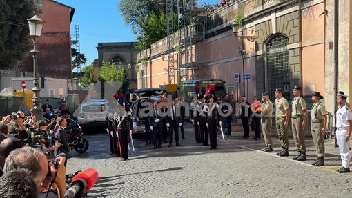 Camera ardente Bonino, il feretro della leader radicale arriva in Campidoglio Camera ardente Bonino, il feretro della leader radicale arriva in Campidoglio