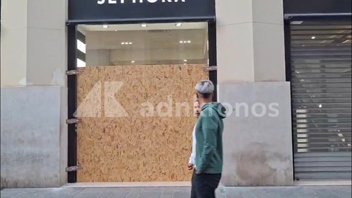 Bari, negozi del centro blindano le vetrine nel giorno delle proteste