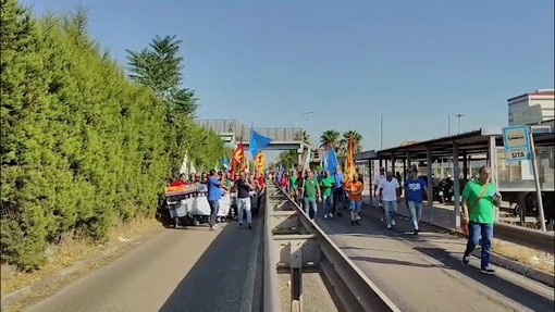 Ex Ilva, sciopero lavoratori a Taranto: "Serve transizione ecologica e sociale"