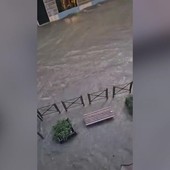 Maltempo in Liguria, a Chiavari auto come gommoni sulle strade Maltempo in Liguria, a Chiavari auto come gommoni sulle strade