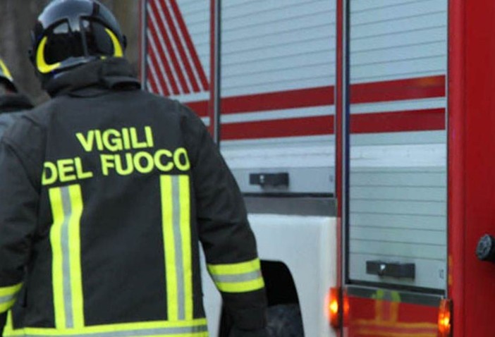 Incendio nell'area ex Husqvarna di Biandronno: situazione sotto controllo Incendio nell'area ex Husqvarna di Biandronno: situazione sotto controllo
