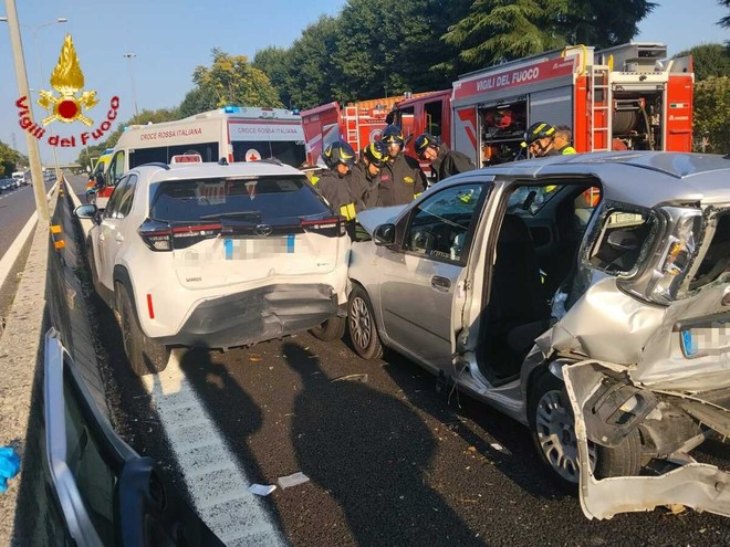 LA FOTO. Incidente sulla 336 a Busto: otto persone coinvolte LA FOTO. Incidente sulla 336 a Busto: otto persone coinvolte