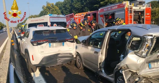 LA FOTO. Incidente sulla 336 a Busto: otto persone coinvolte LA FOTO. Incidente sulla 336 a Busto: otto persone coinvolte